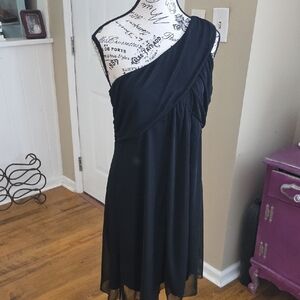 VENUS Chic Black One-Shoulder Dress